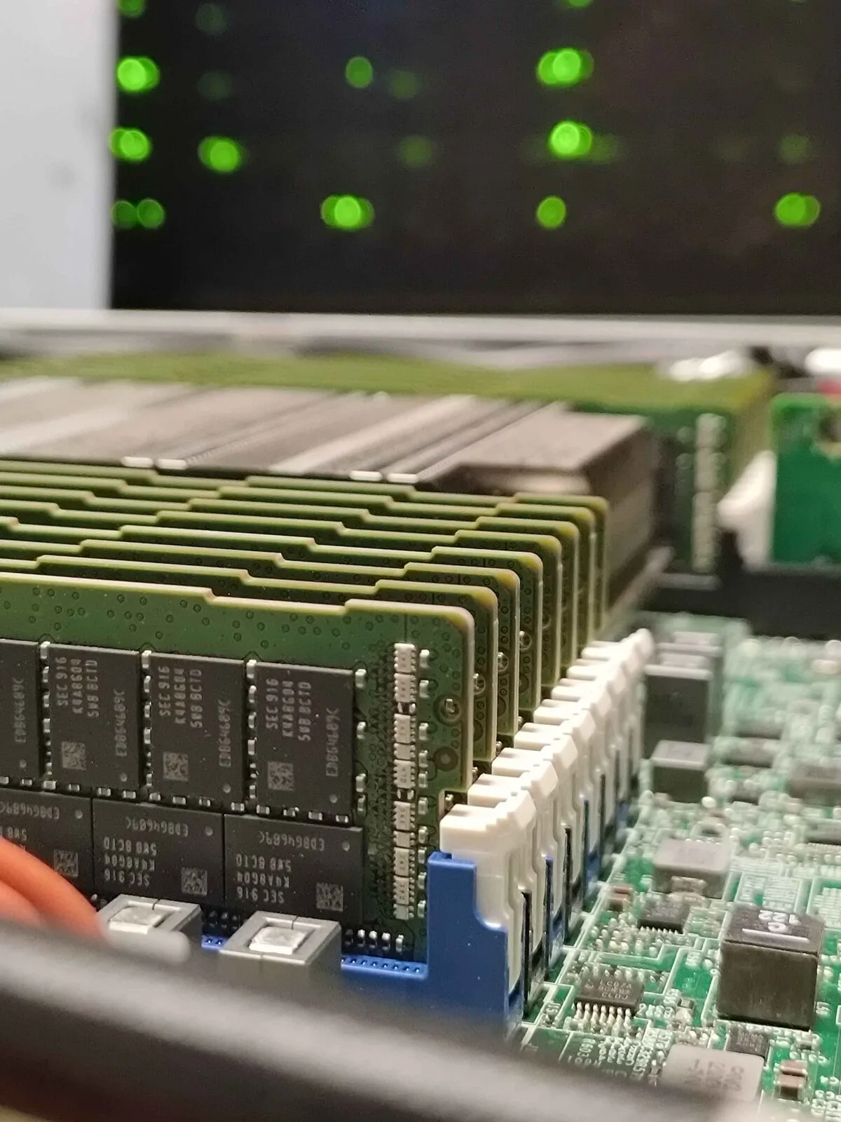 Server DDR4 DIMMs